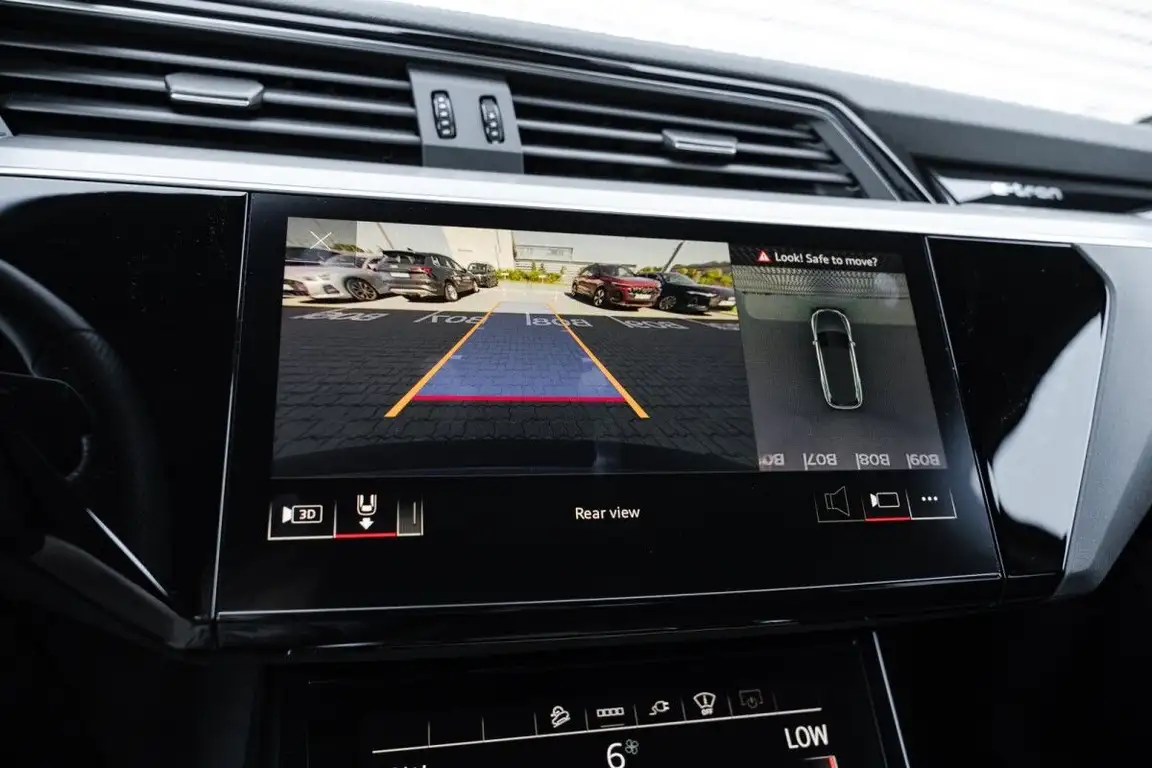 AUDI E-TRON