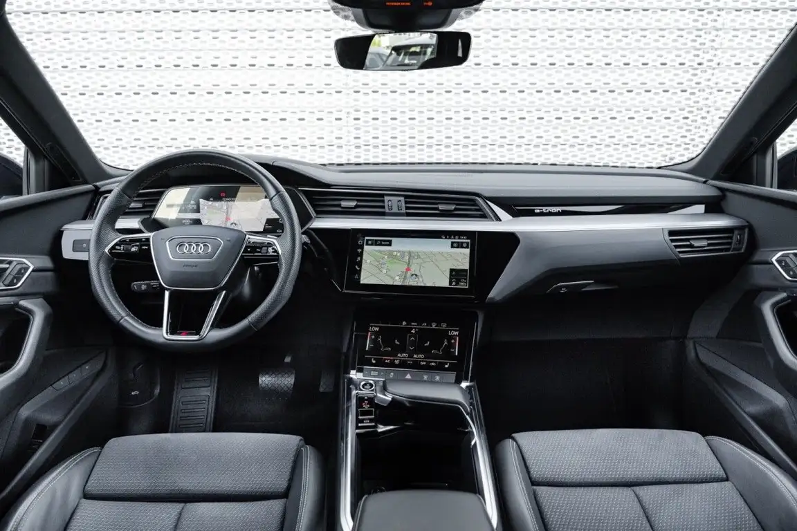 AUDI E-TRON