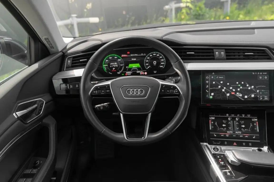 AUDI E-TRON
