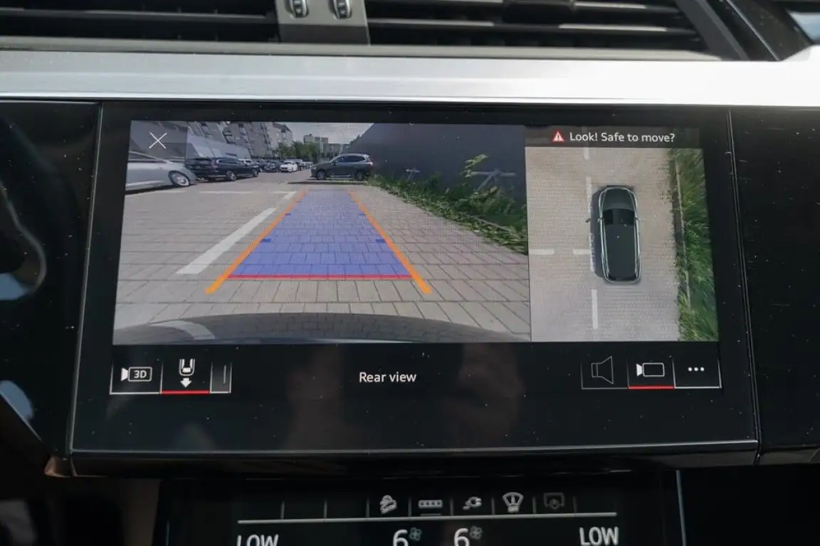 AUDI E-TRON
