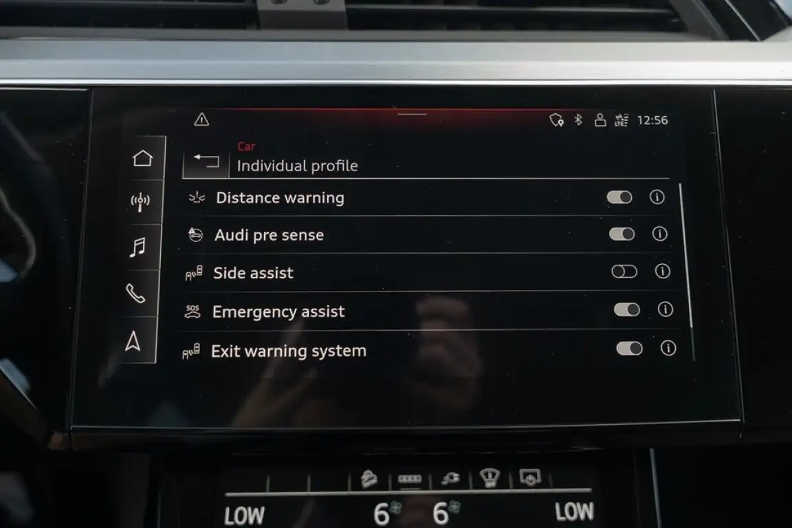 AUDI E-TRON