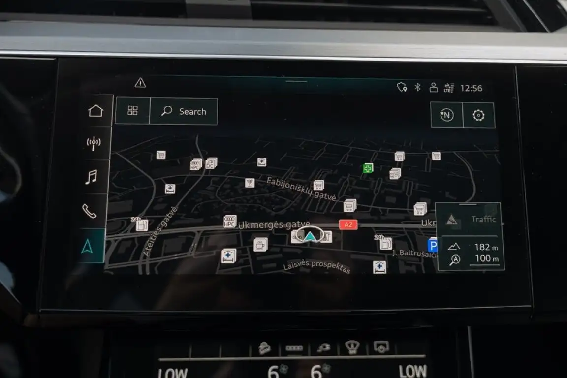 AUDI E-TRON