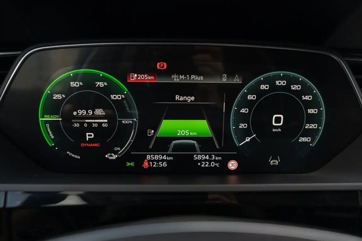 AUDI E-TRON
