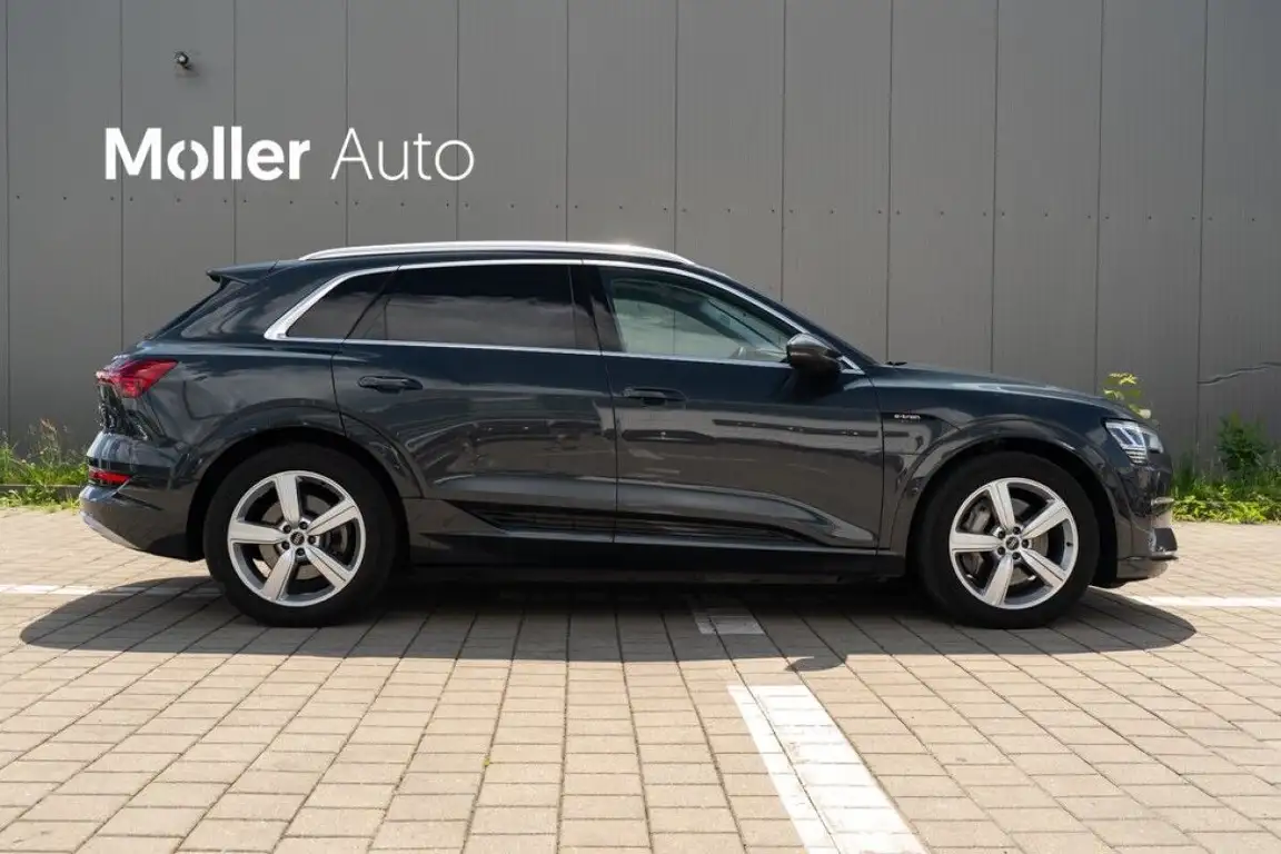 AUDI E-TRON
