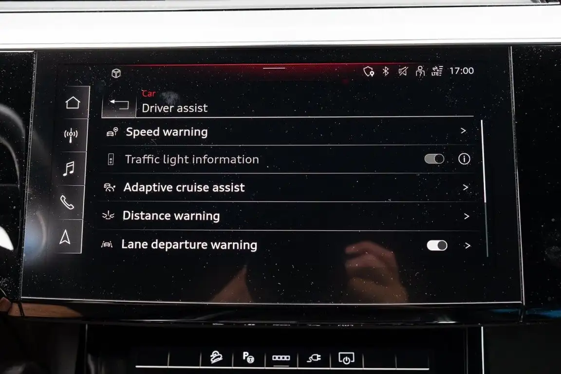 AUDI E-TRON