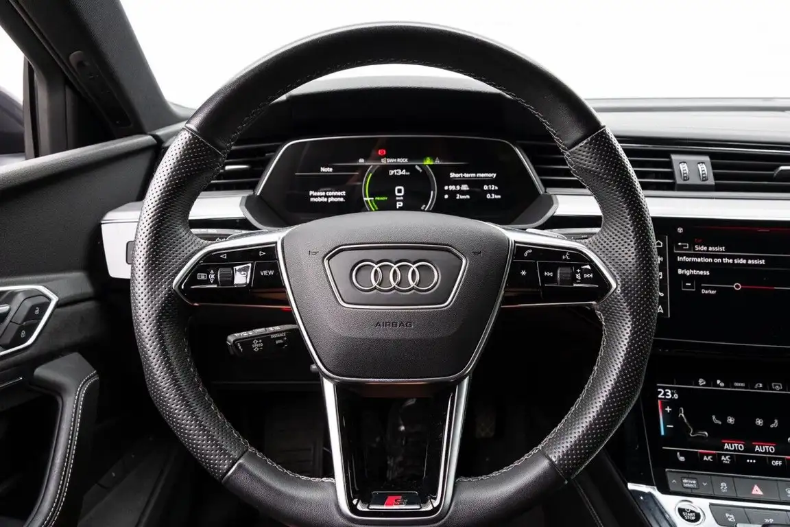 AUDI E-TRON