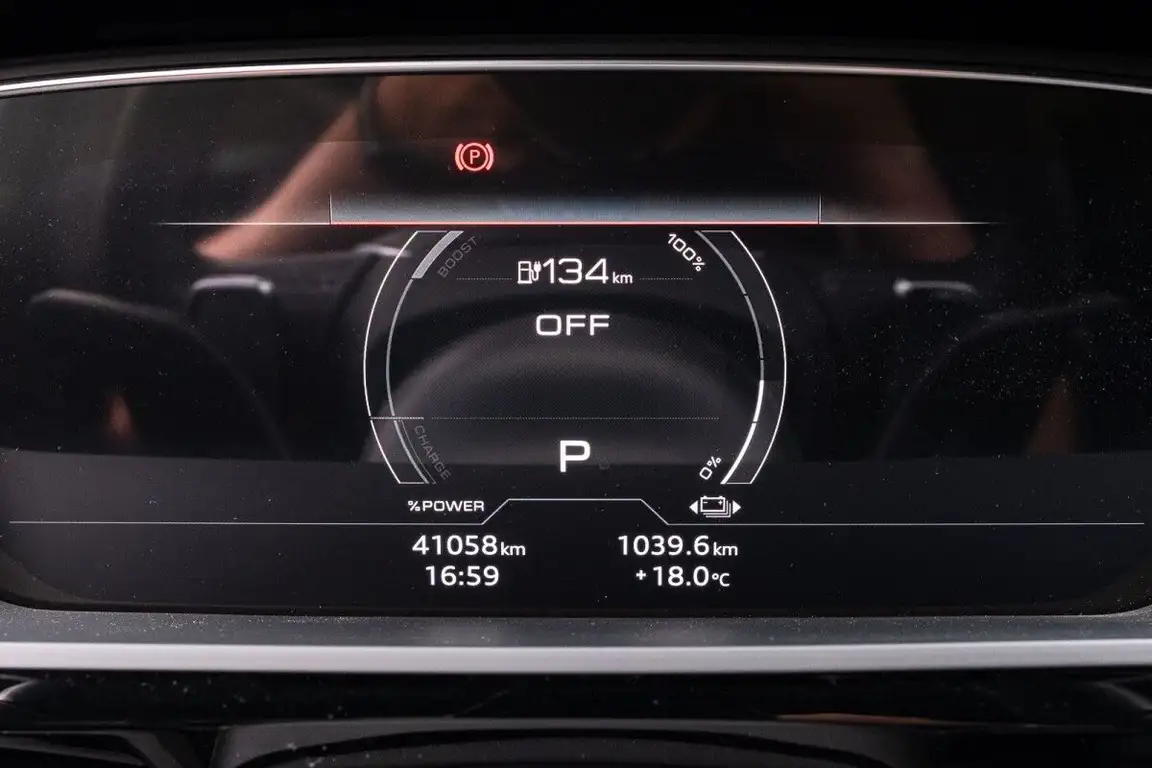 AUDI E-TRON