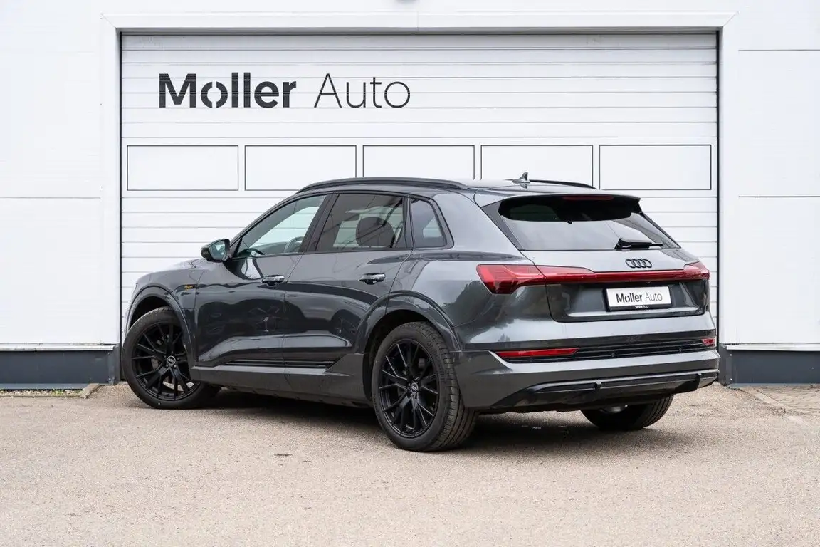 AUDI E-TRON