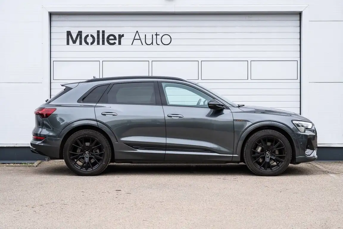 AUDI E-TRON