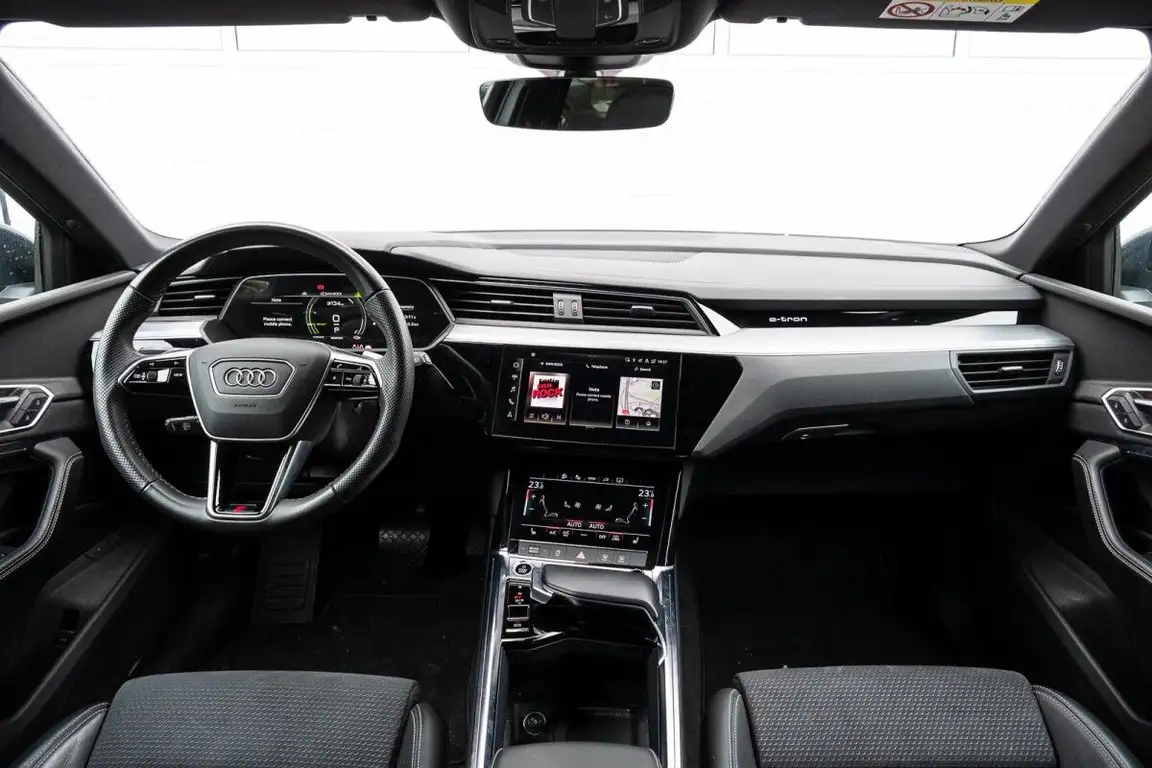 AUDI E-TRON