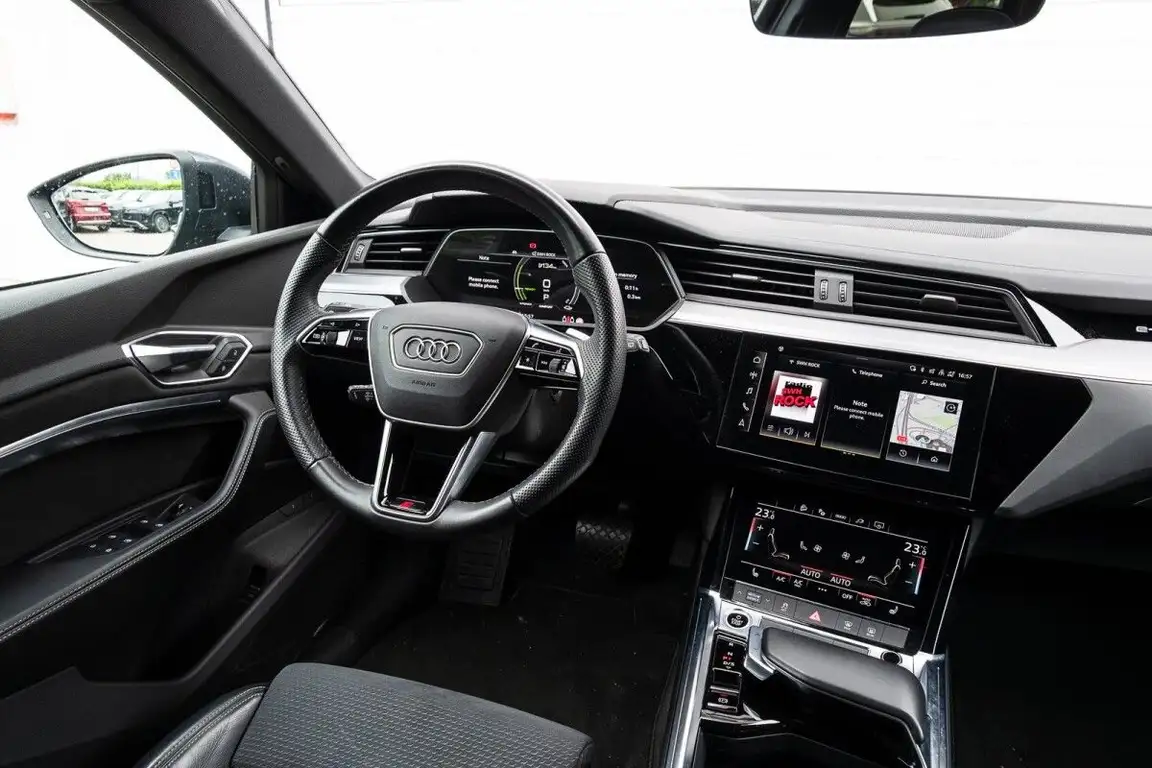 AUDI E-TRON