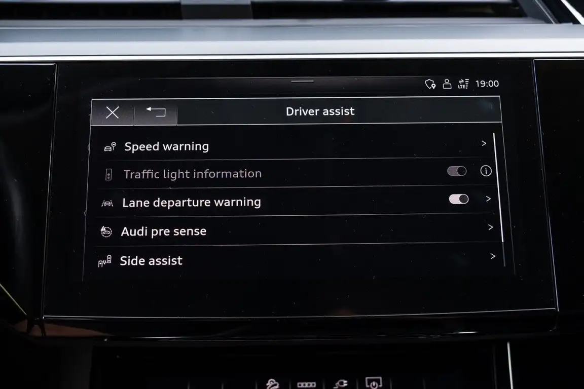AUDI E-TRON