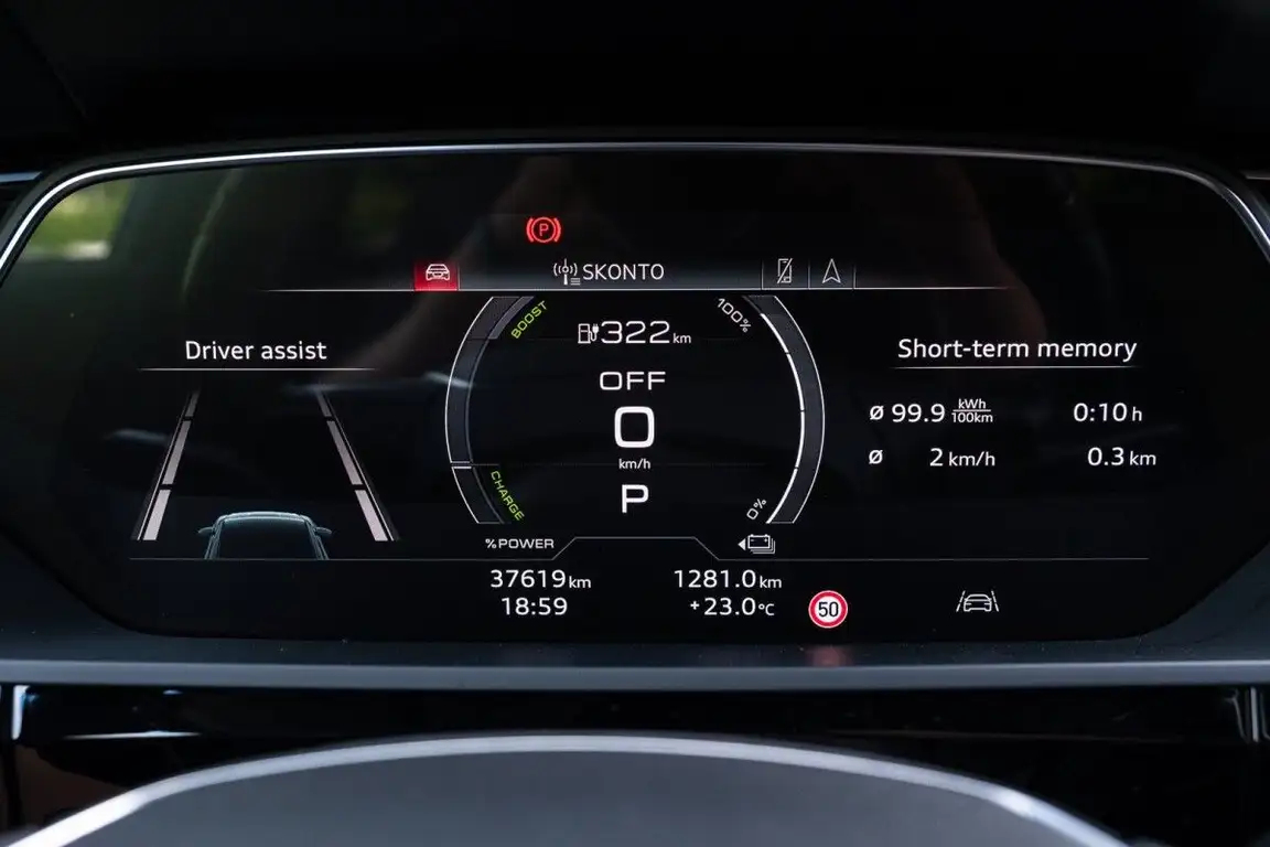 AUDI E-TRON