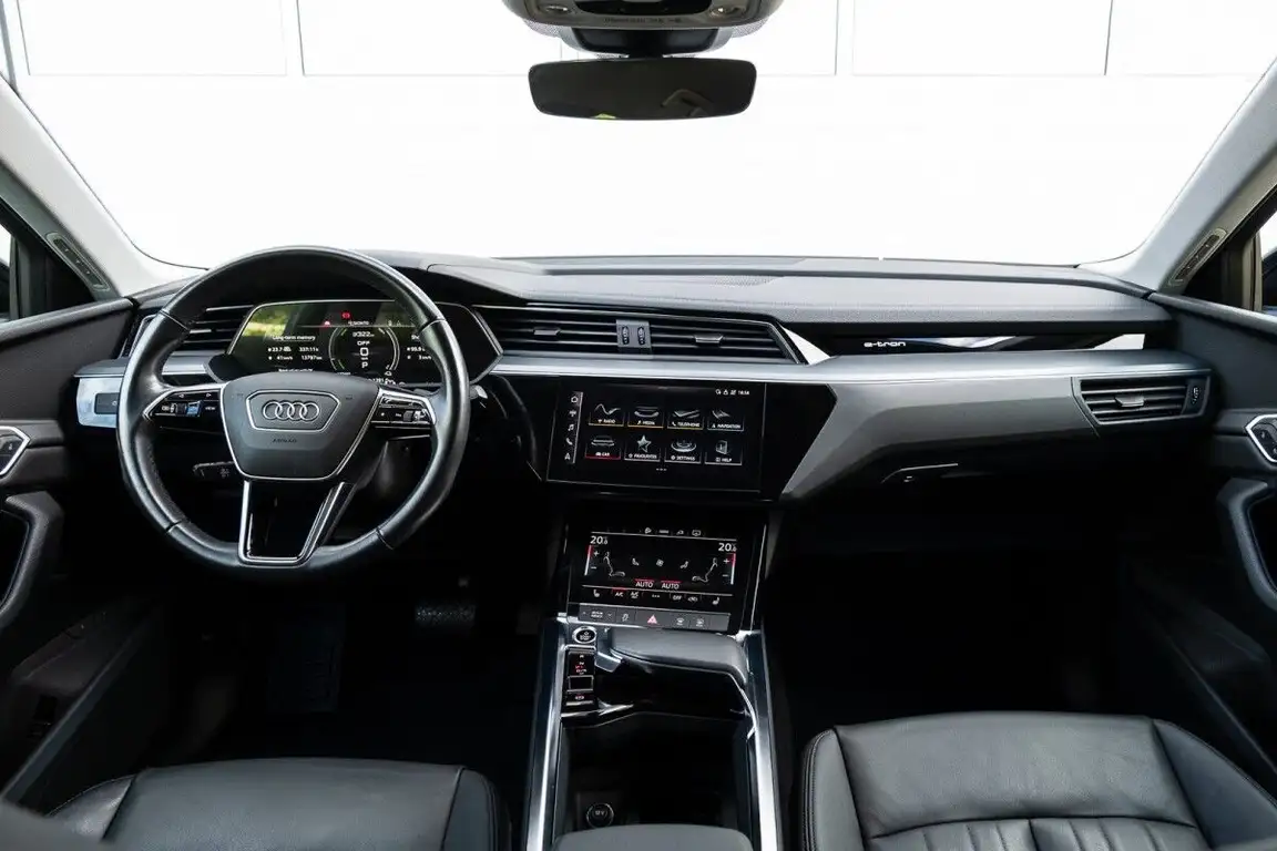 AUDI E-TRON