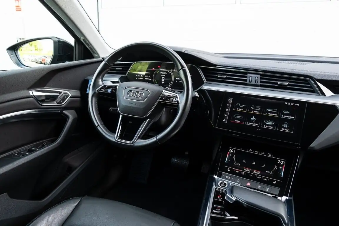 AUDI E-TRON