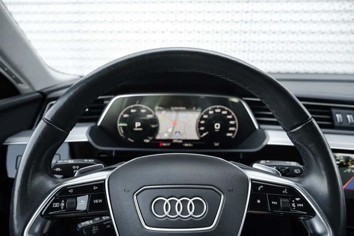 AUDI E-TRON