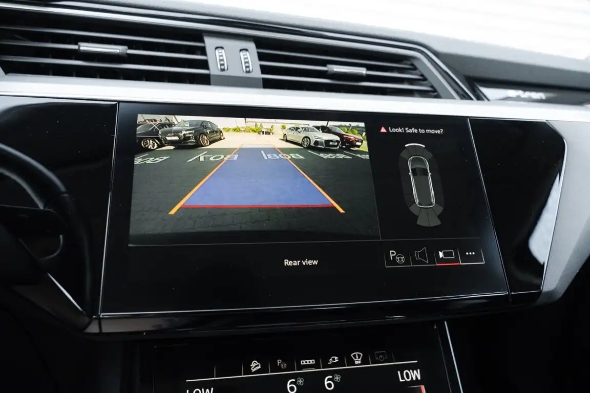 AUDI E-TRON