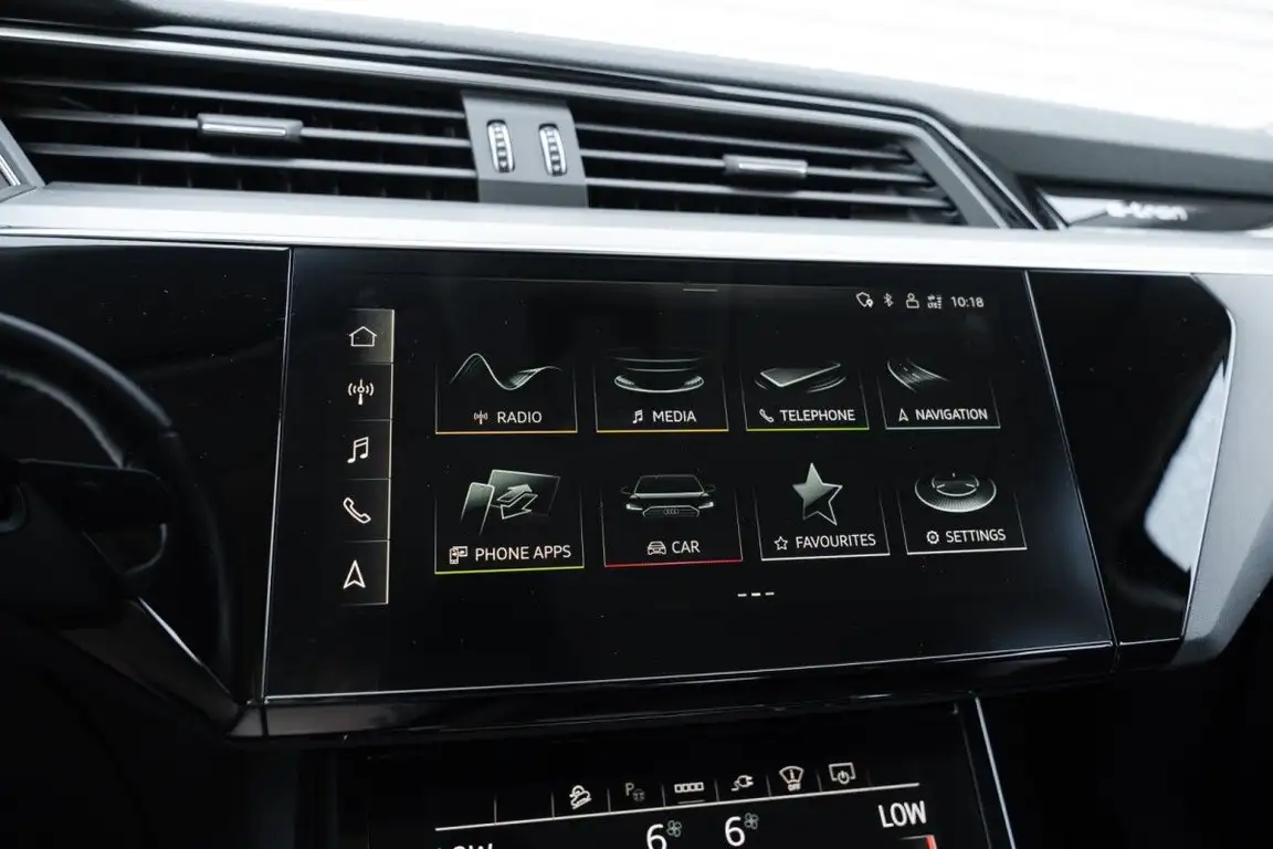 AUDI E-TRON
