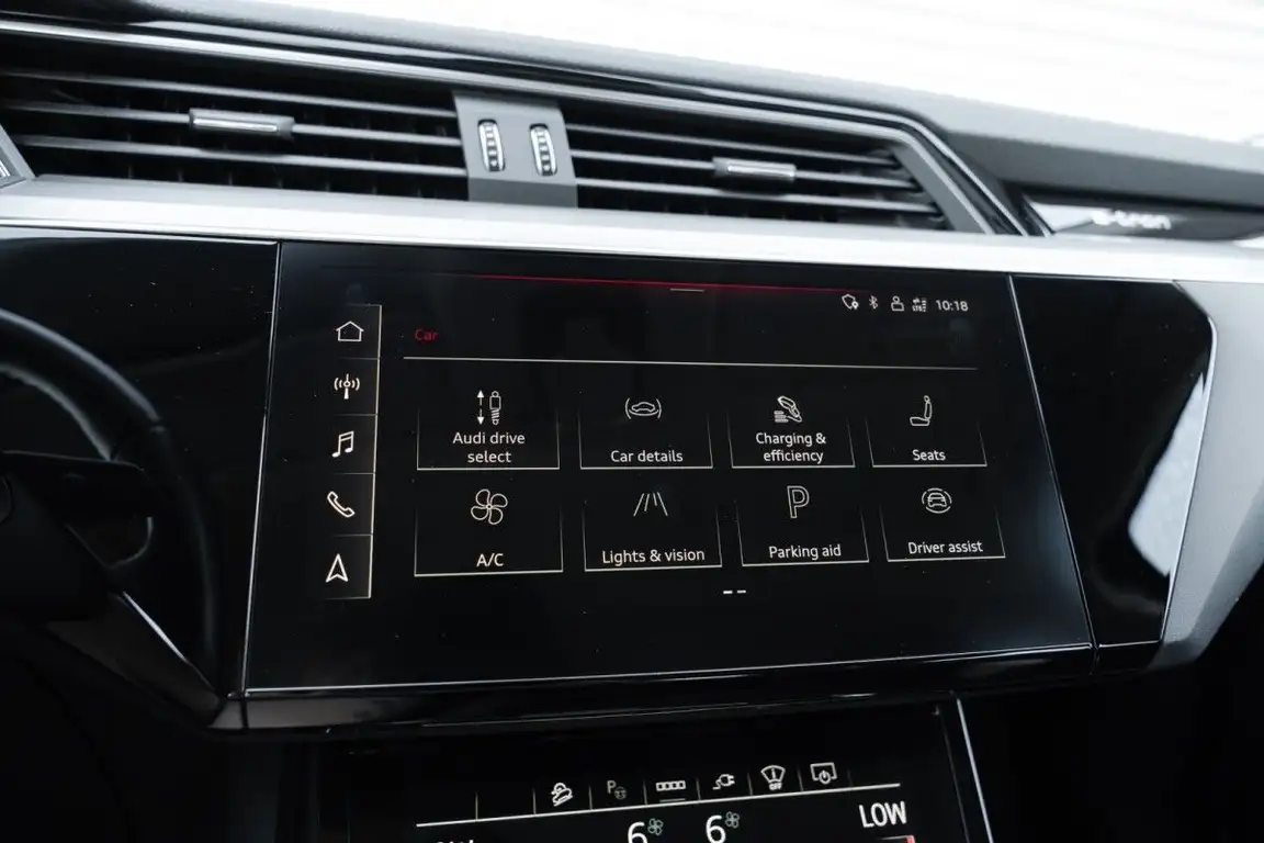 AUDI E-TRON