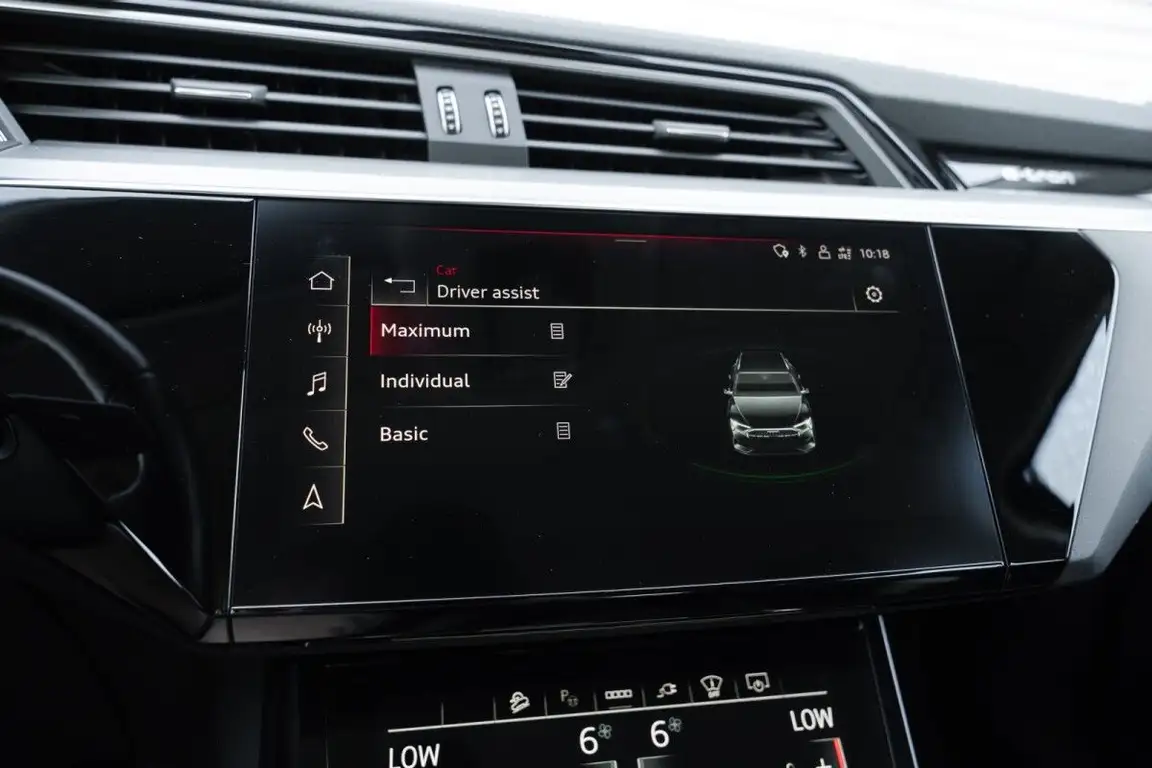 AUDI E-TRON