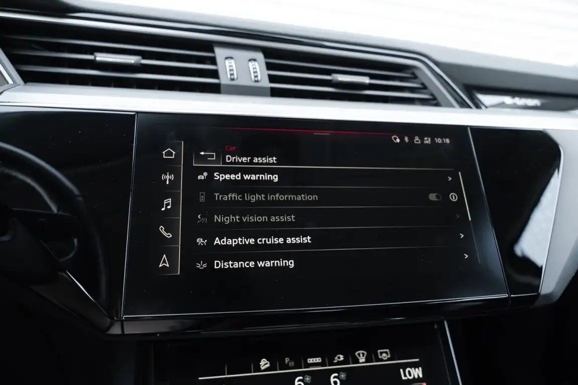 AUDI E-TRON