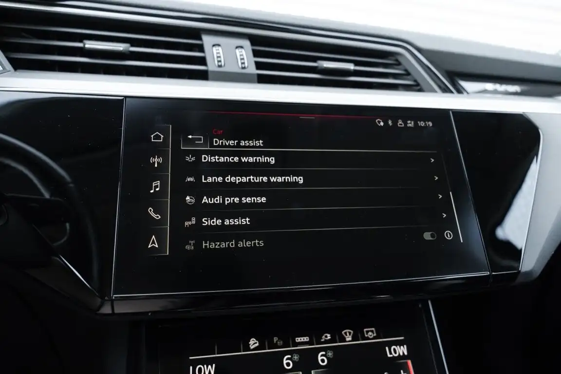 AUDI E-TRON