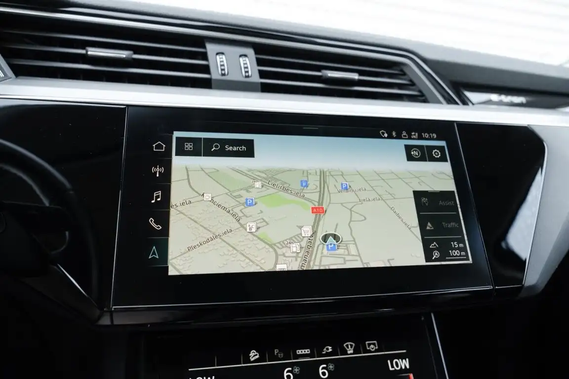 AUDI E-TRON