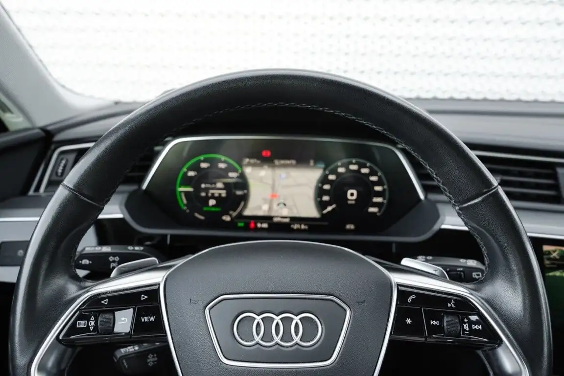 AUDI E-TRON