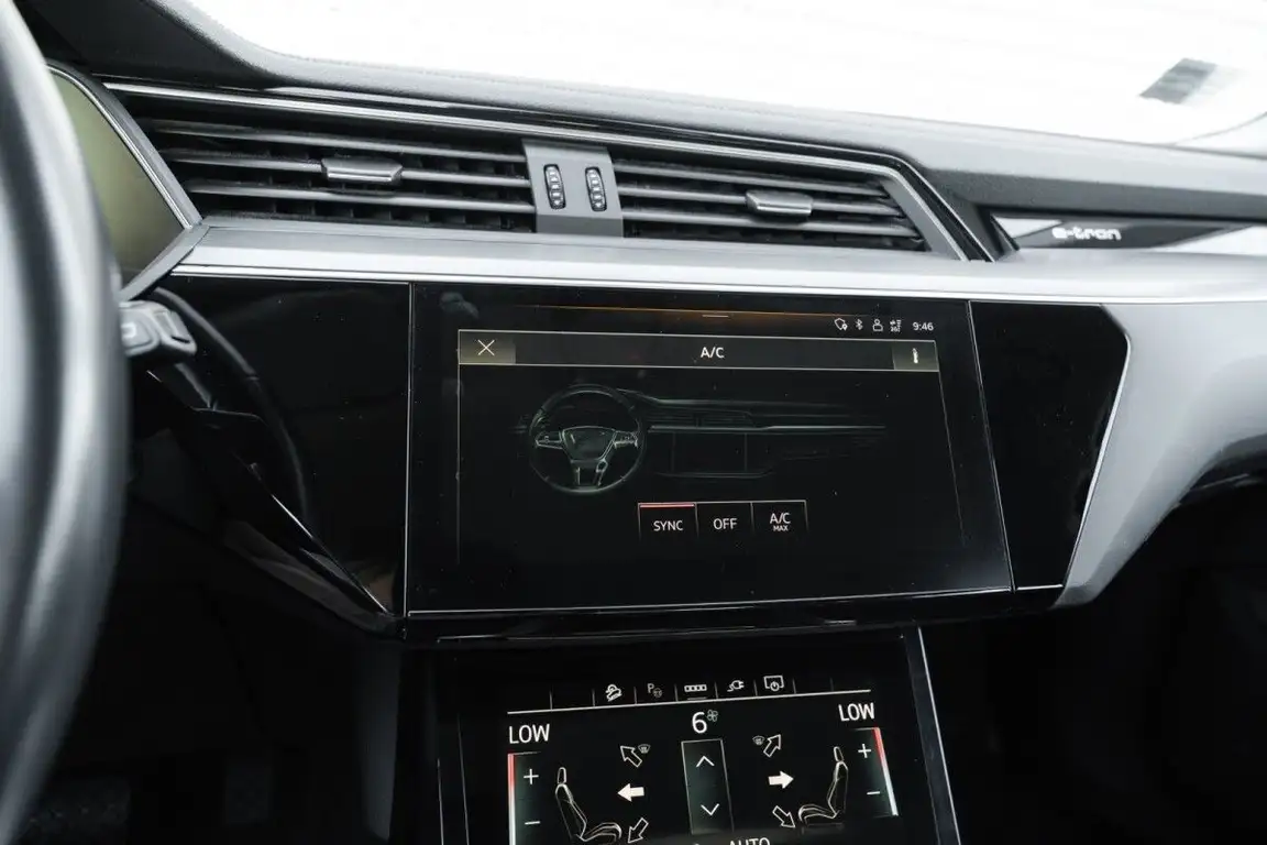 AUDI E-TRON