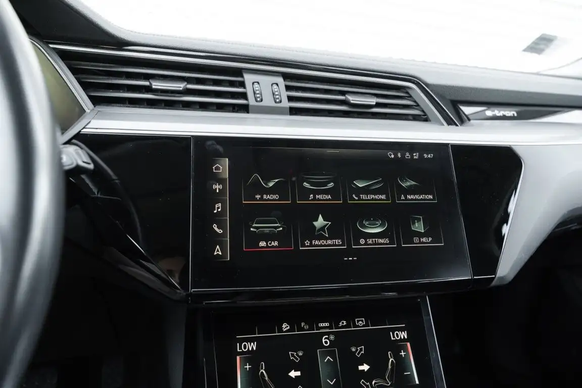 AUDI E-TRON