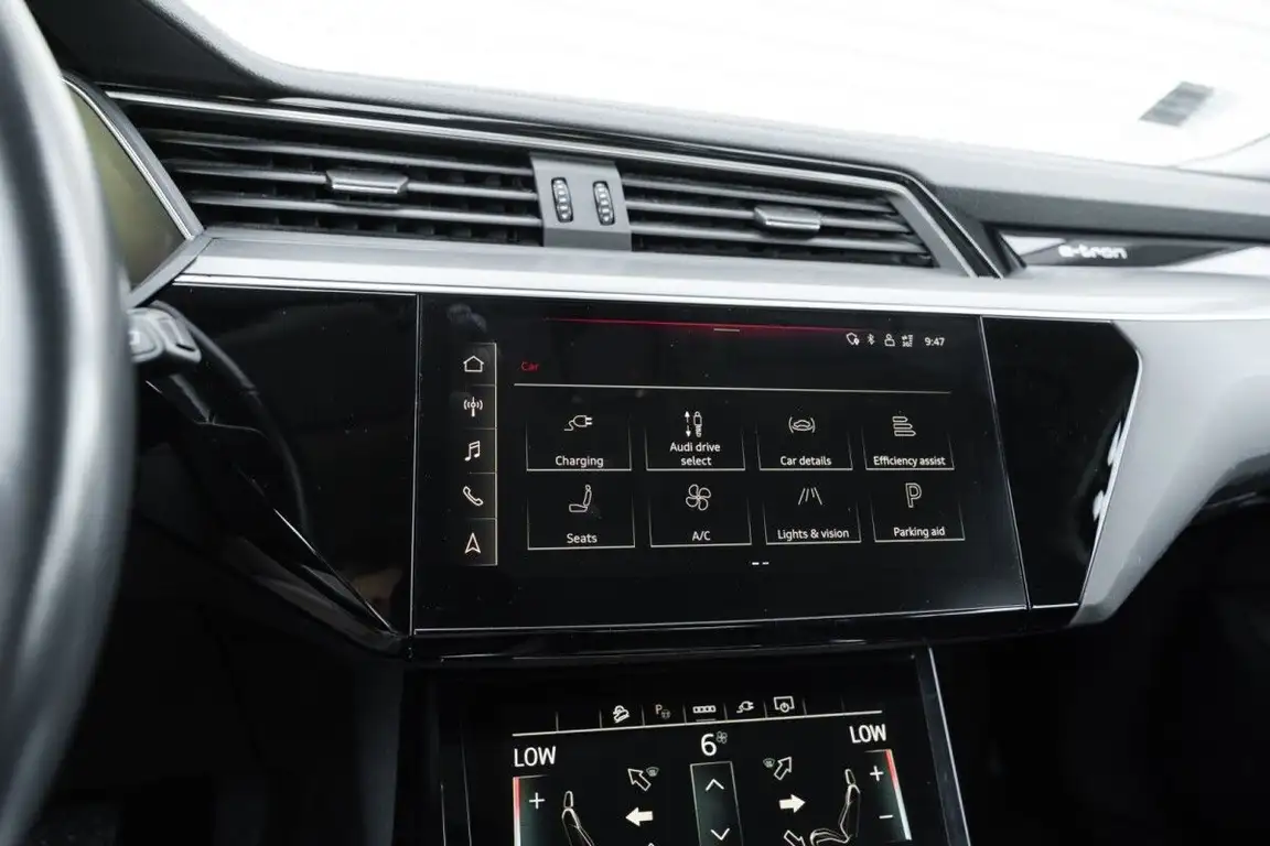 AUDI E-TRON