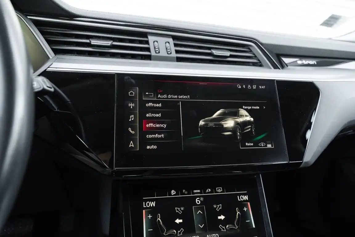 AUDI E-TRON