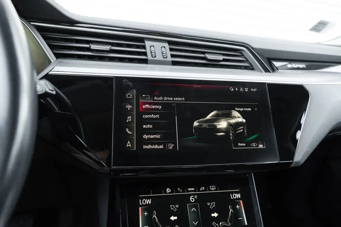 AUDI E-TRON