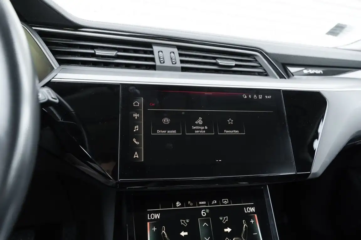 AUDI E-TRON