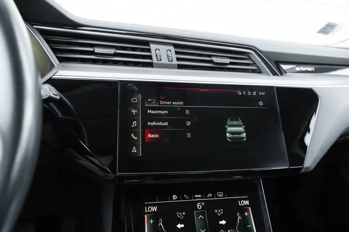 AUDI E-TRON