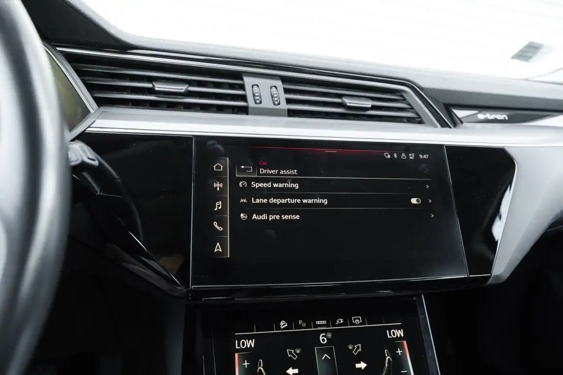 AUDI E-TRON