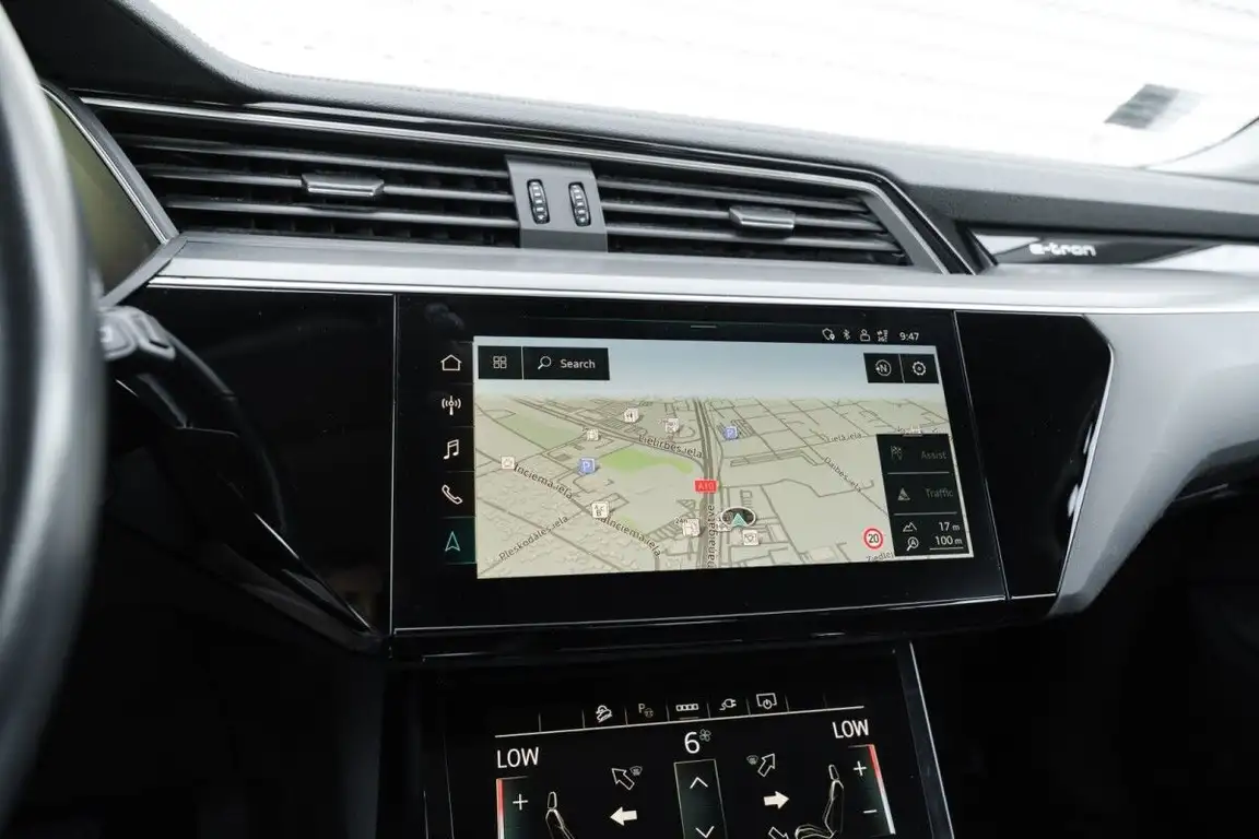 AUDI E-TRON