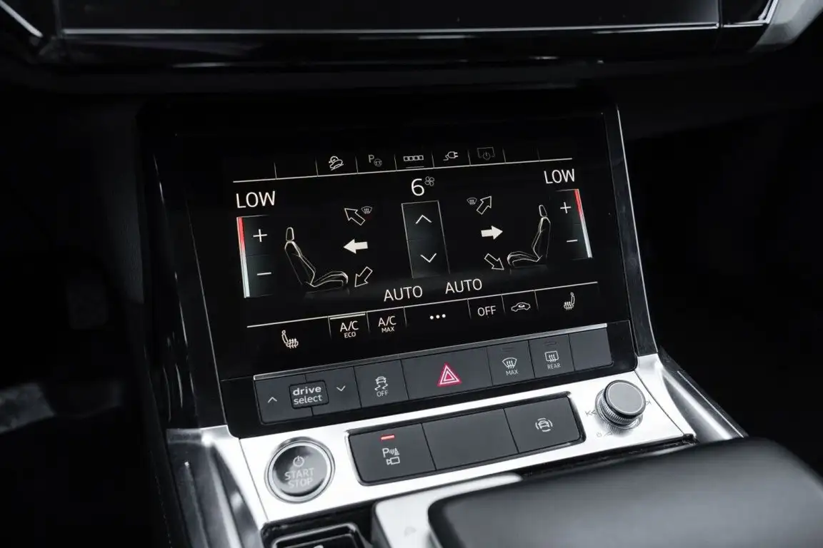 AUDI E-TRON