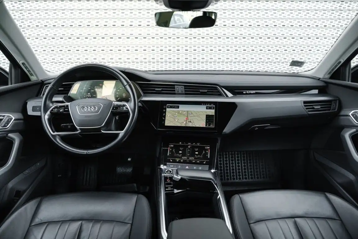 AUDI E-TRON