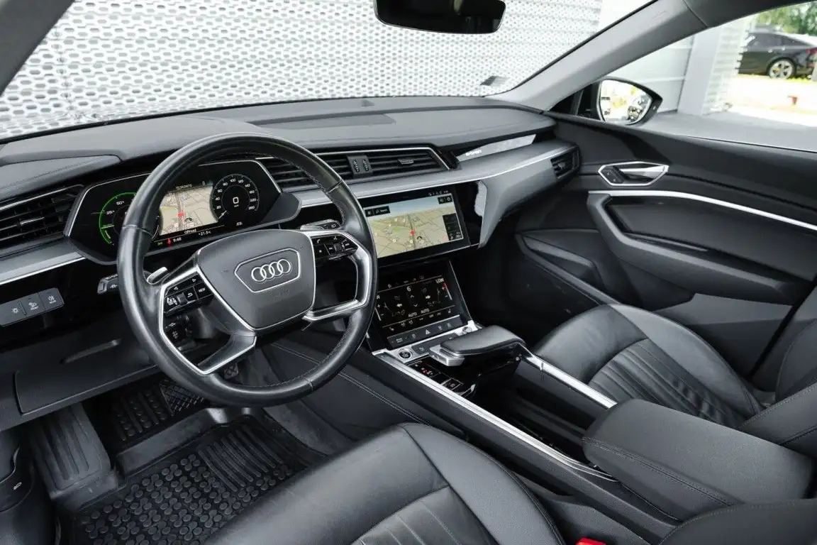 AUDI E-TRON