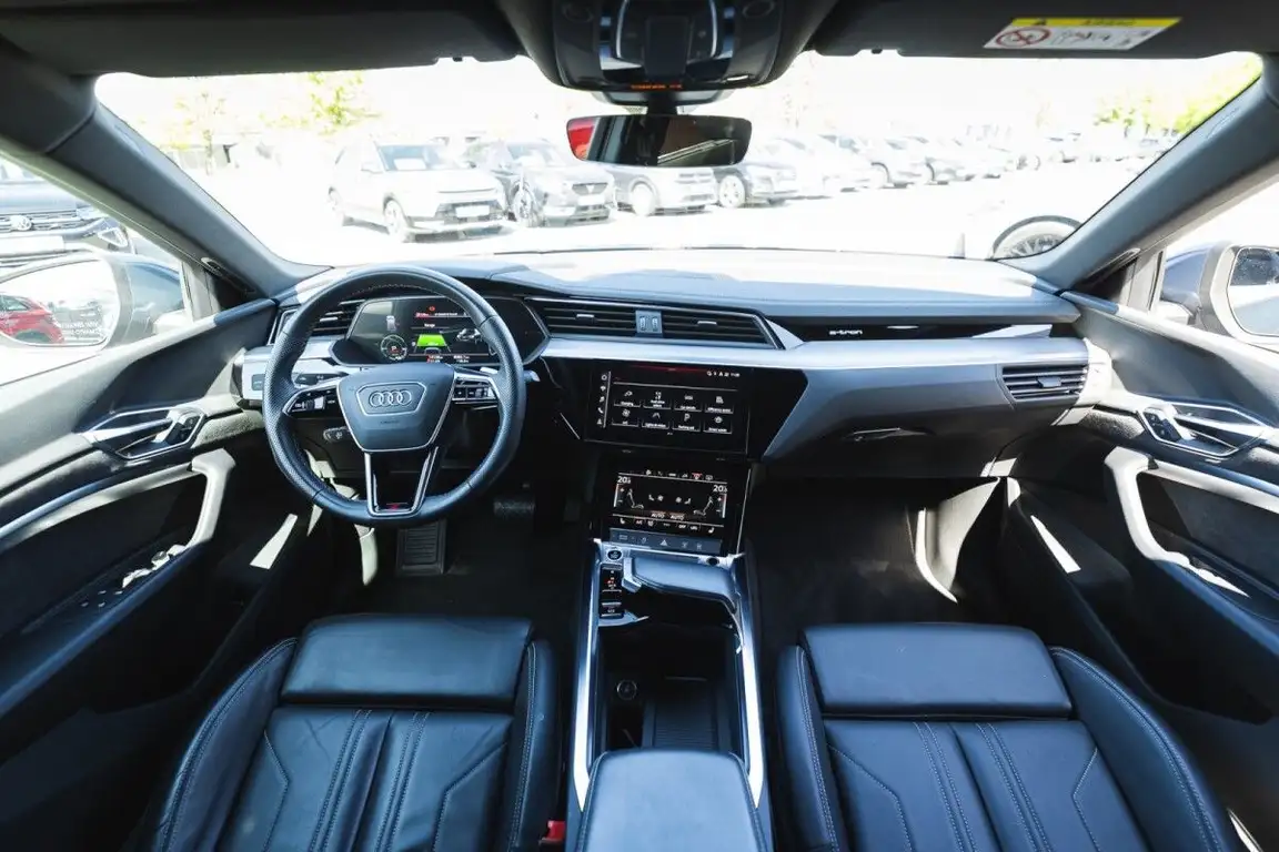 AUDI E-TRON