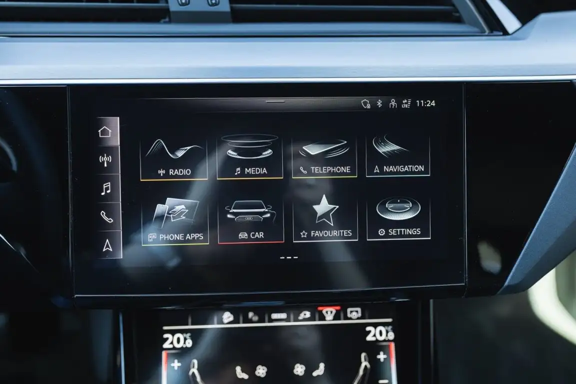 AUDI E-TRON