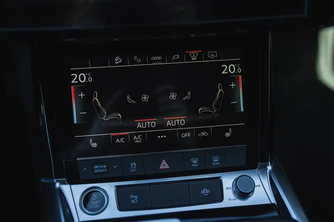 AUDI E-TRON