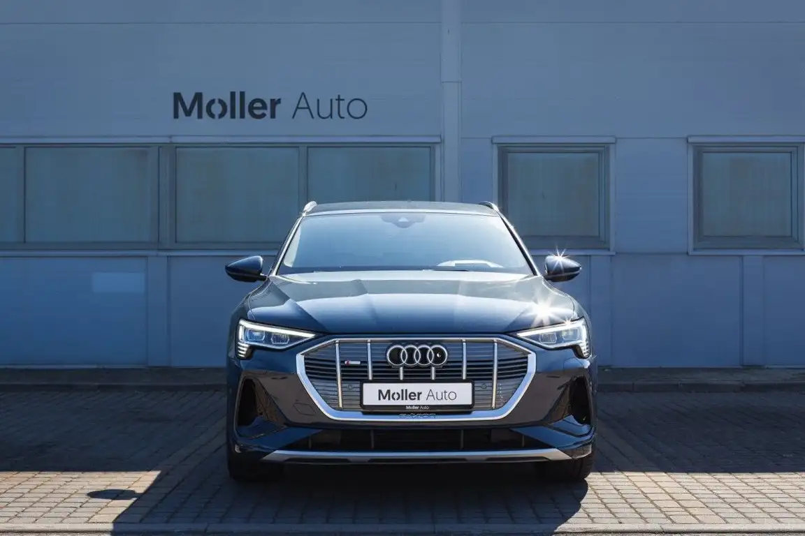 AUDI E-TRON