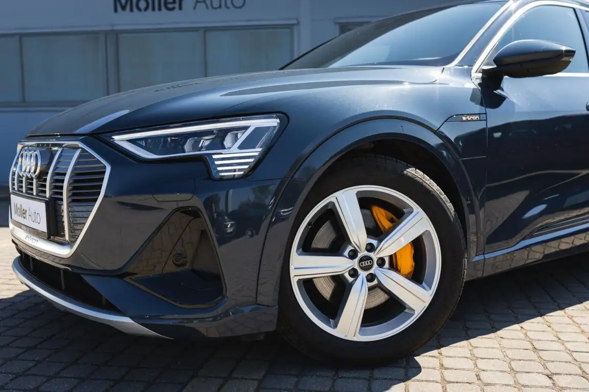 AUDI E-TRON
