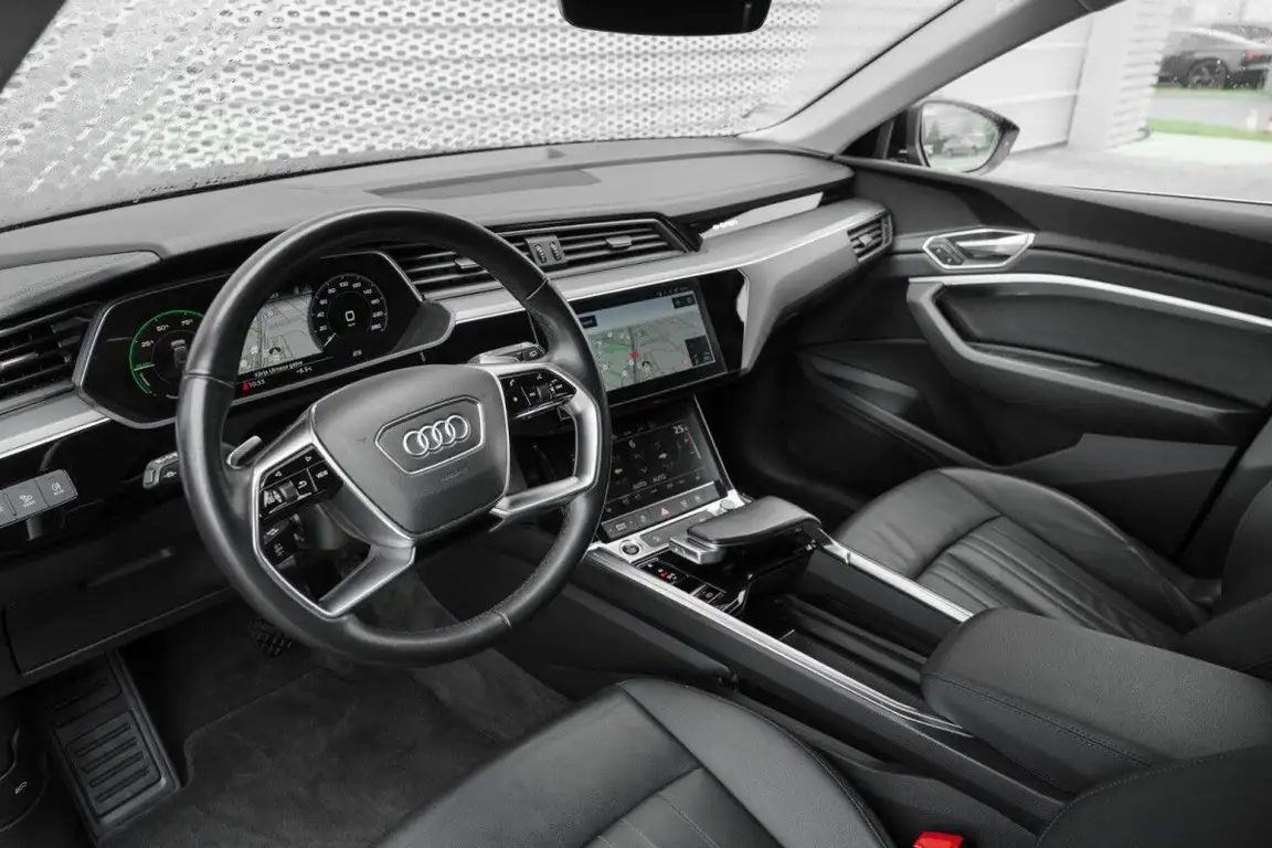 AUDI E-TRON