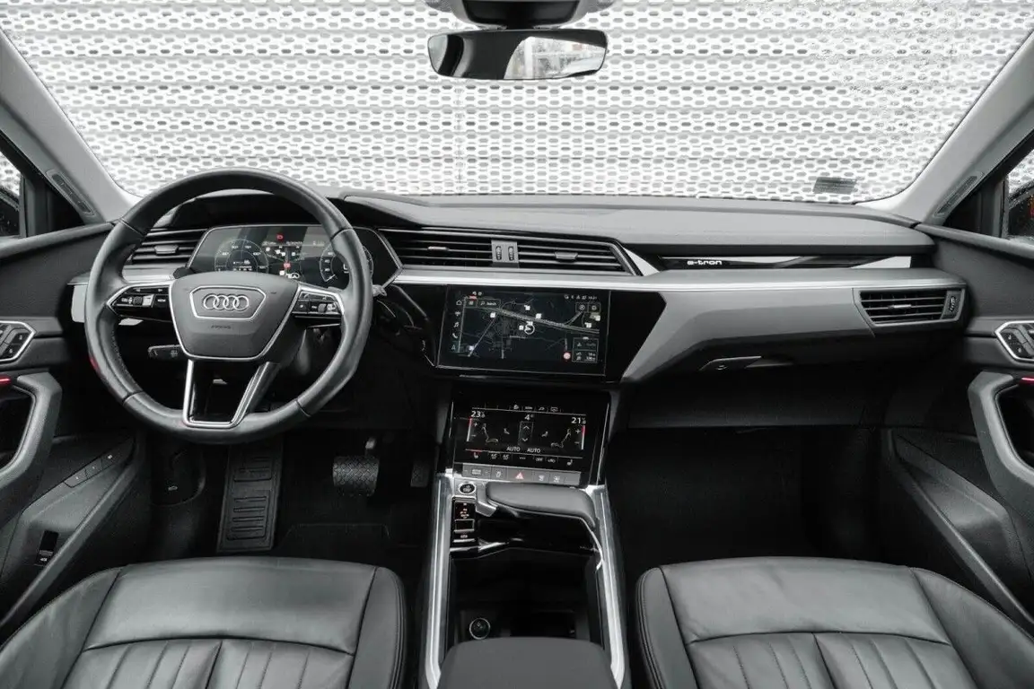 AUDI E-TRON