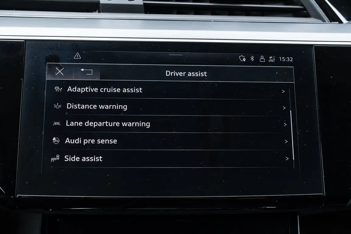 AUDI E-TRON