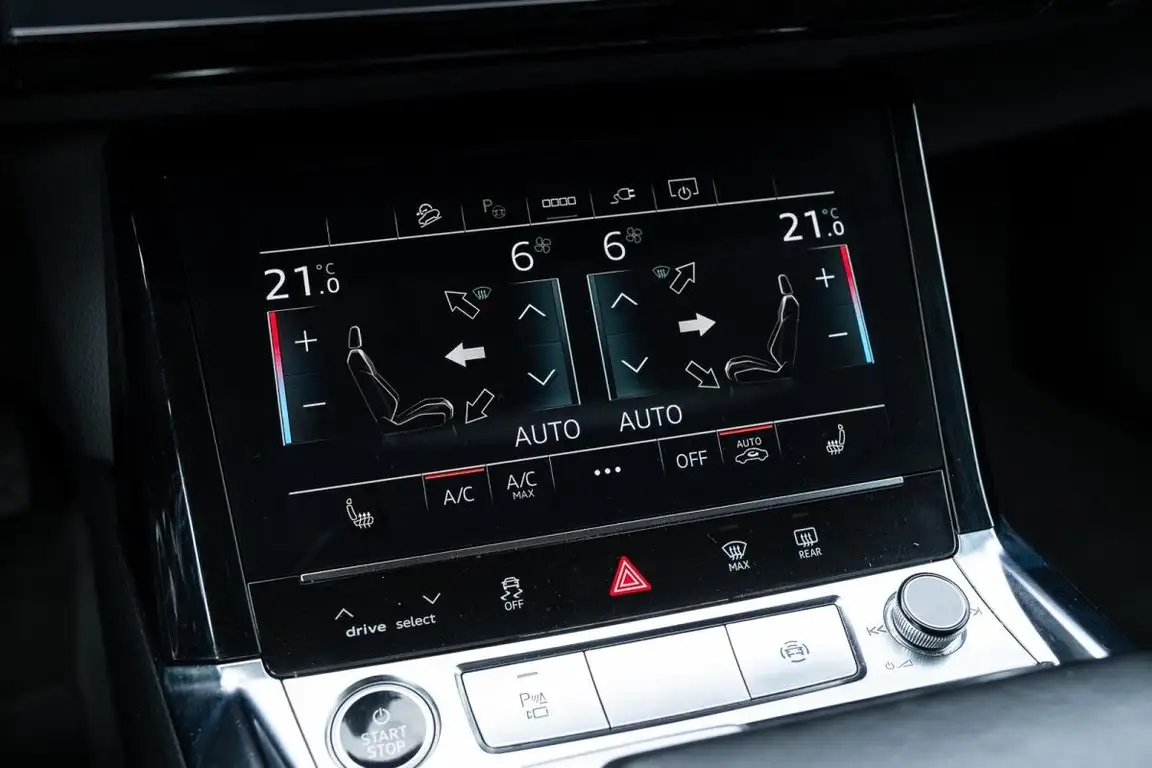 AUDI E-TRON