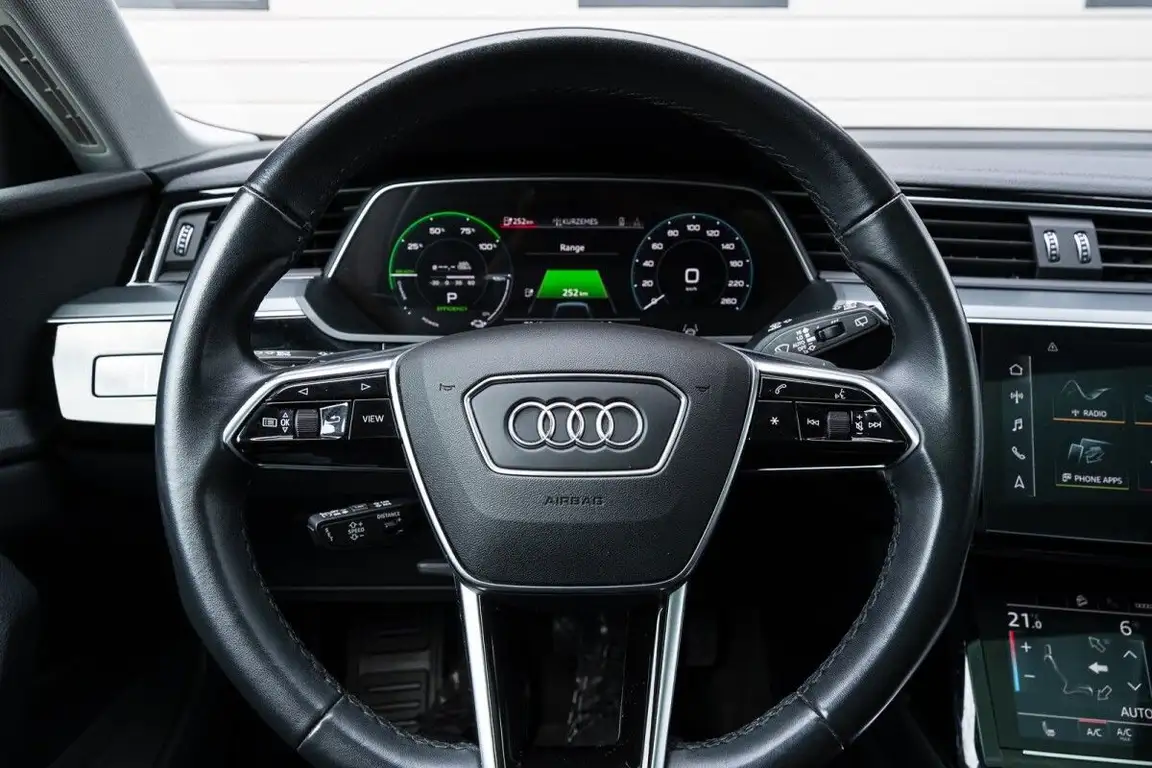 AUDI E-TRON